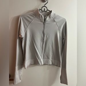 Lululemon Ribbed Cropped Half Zip Size 8 Color White & Grey